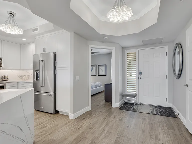 420 Cove Tower Dr #802 — Photo 5