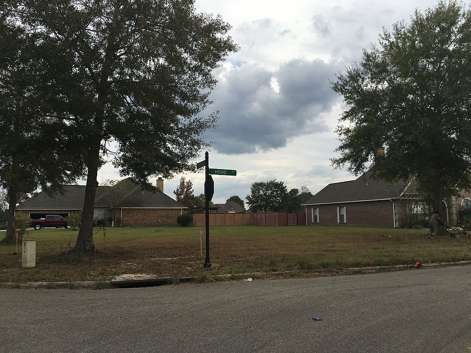 2nd image of Longstreet Ln #106