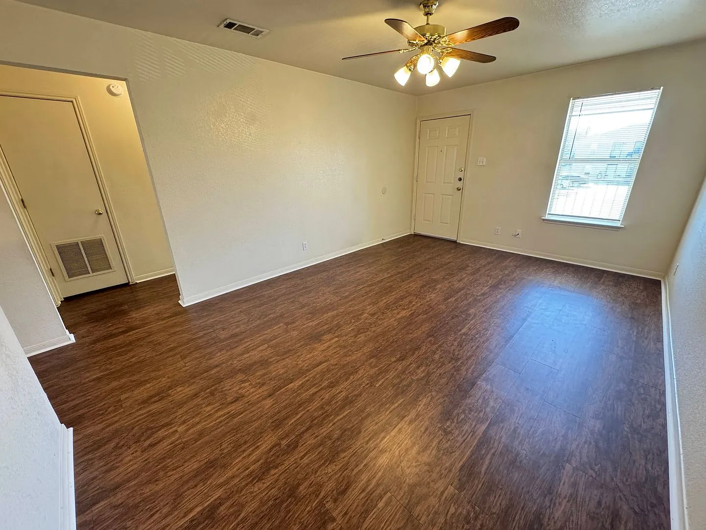 1101 Circle M — Photo 4