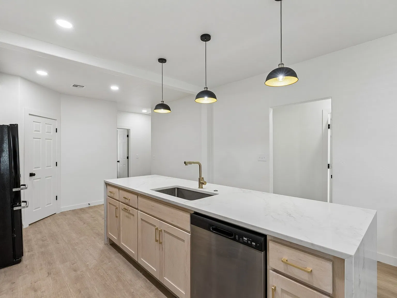 3 bed, 1496 sqft, $2,200 — Photo 4