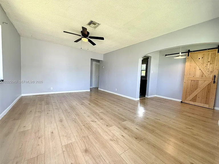 4030 SW 28th St — Photo 2