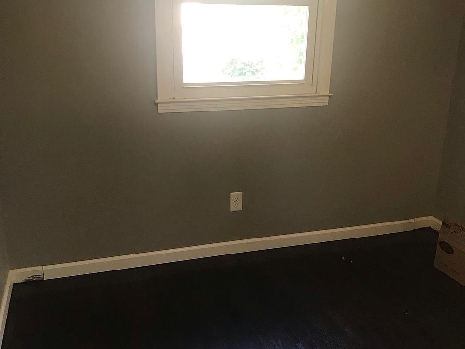 2nd image of 305 Sunset Cir
