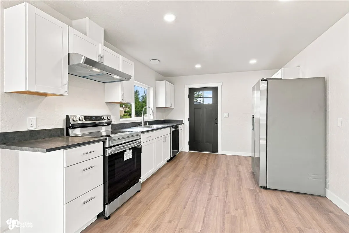 3 bed, 2.5 bath, 1680 sqft, $3,000 — Photo 2