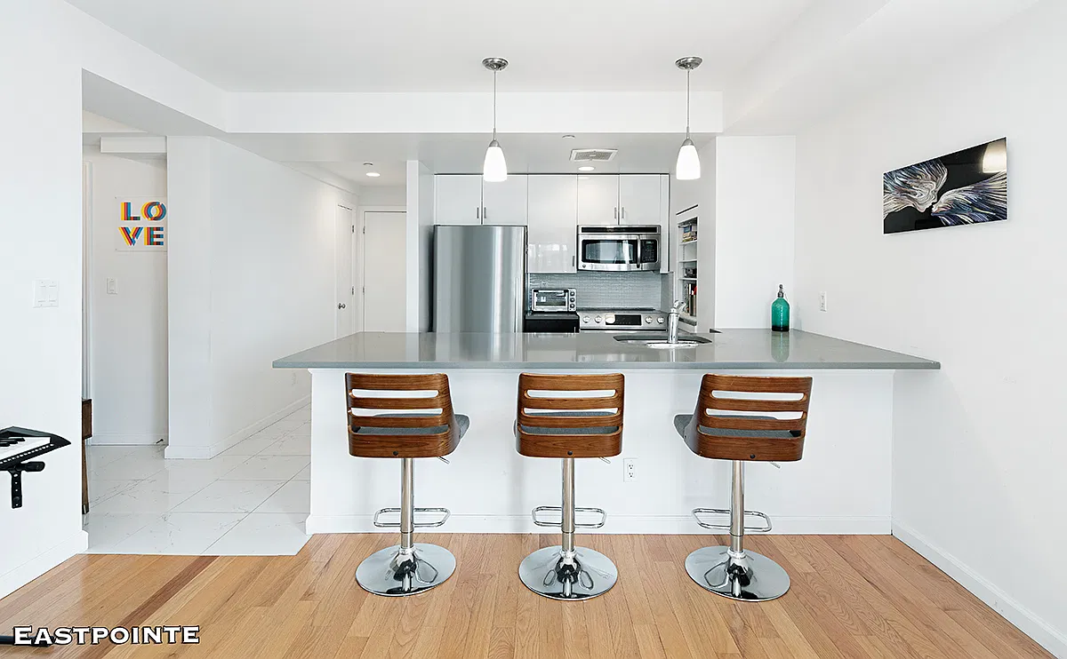 189 Avenue C — Photo 1