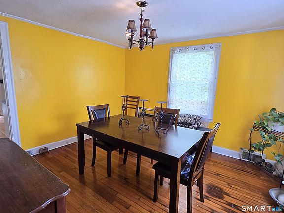 5th image of 2711 Main Street