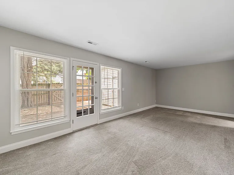 3227 Regents Park Ln #C — Photo 12