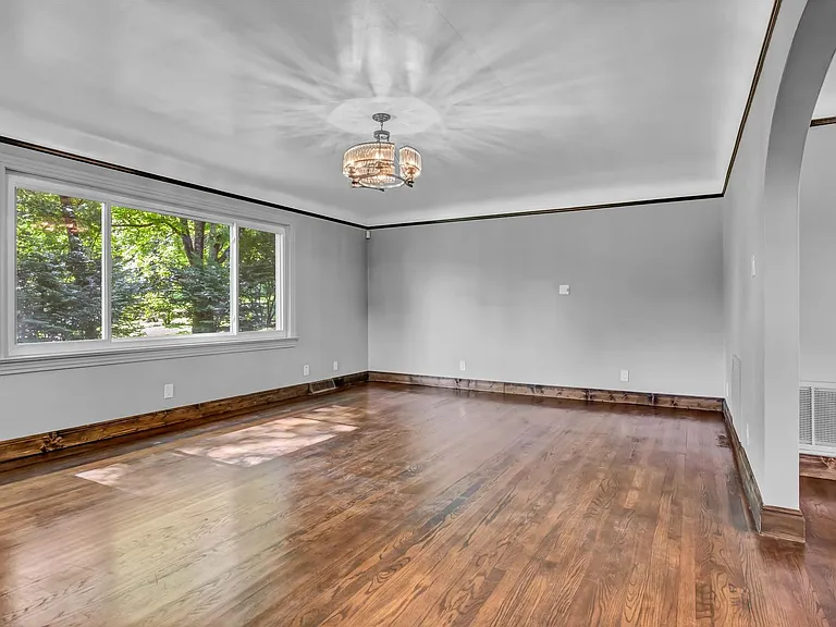 5004 Holston Dr — Photo 3
