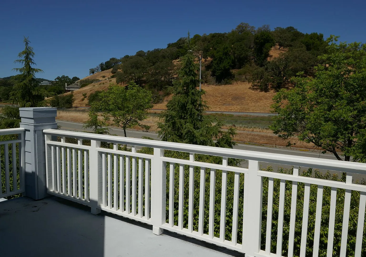 Three Bedroom / Two Bath Condo Townhome With Garage In Marin Lagoon — Photo 4