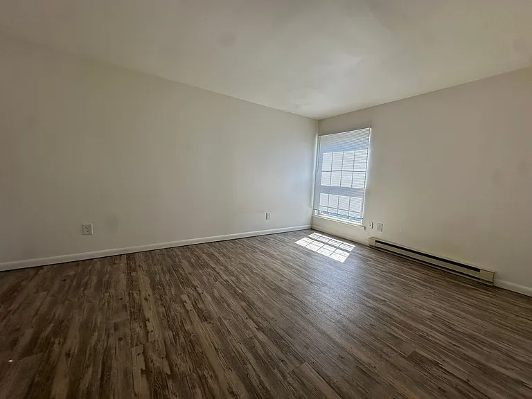 University Park Apartments near Cornell University — Photo 274