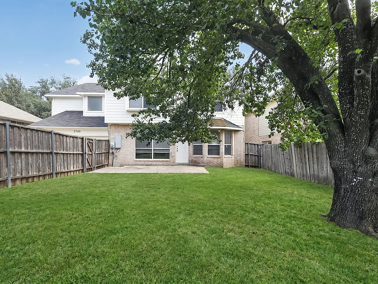 2740 Windswept Ln — Photo 6