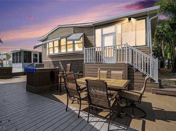 3094 Harpoon Ln, Saint James City, FL 33956