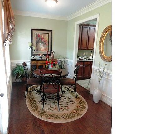 3rd image of 2040 Oxford Heights Ln #2040