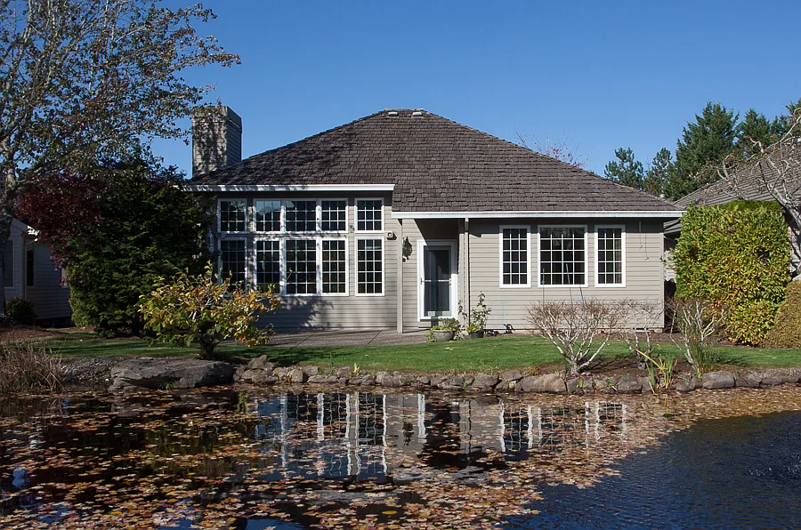 Stunning Home in Claremont near Bethany Portland's Premier 55+ community — Photo 3