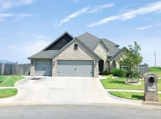 13704 Savannah River Way, Yukon, OK 73099