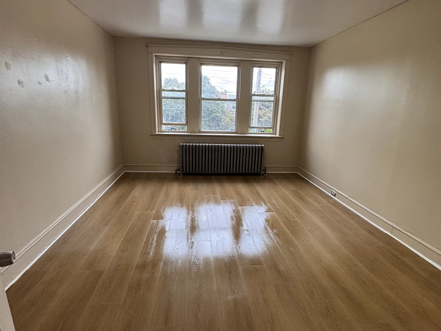 3 bed, 1350 sqft, $1,350 — Photo 4
