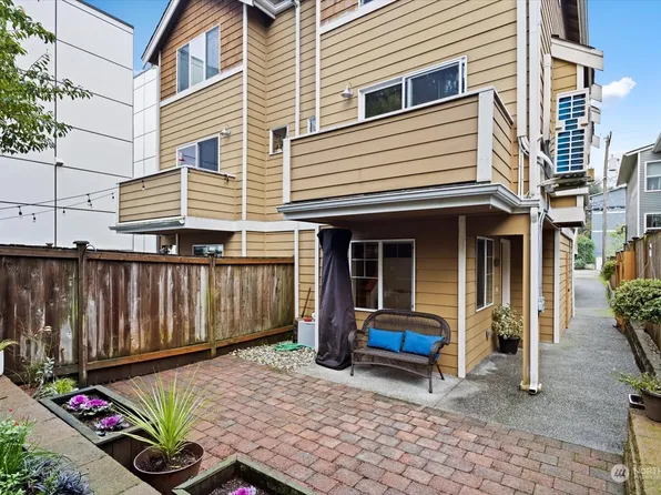 734 N 95th Street #A, Seattle, WA 98103