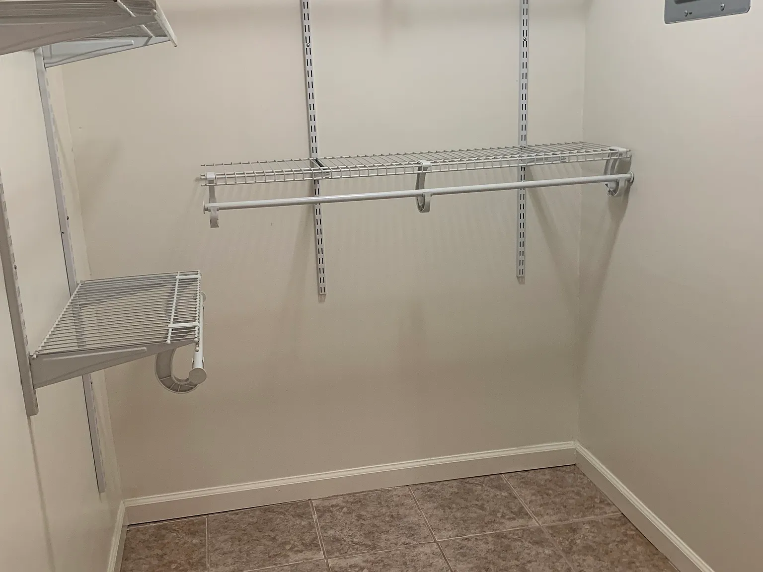 Studio, 850 sqft, $2,100 — Photo 3