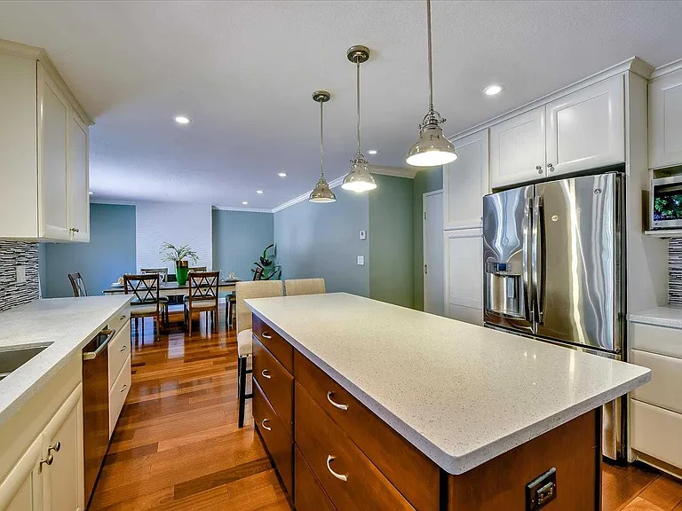 300 Salsbury Dr — Photo 6