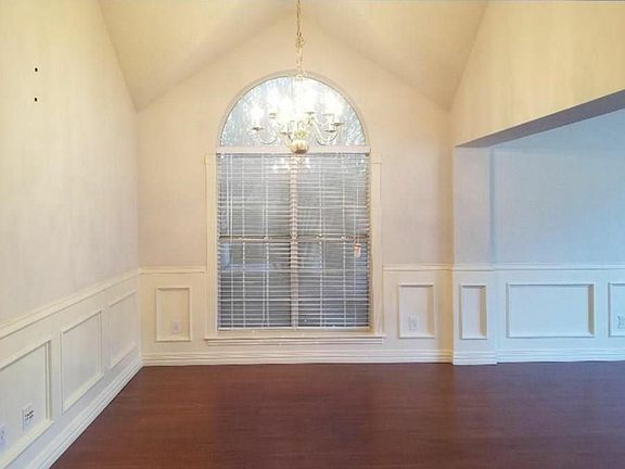 4th image of 400 Jenkins Ln