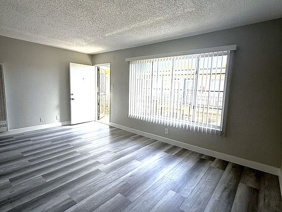 2nd image of 1853 Chestnut Ave #22