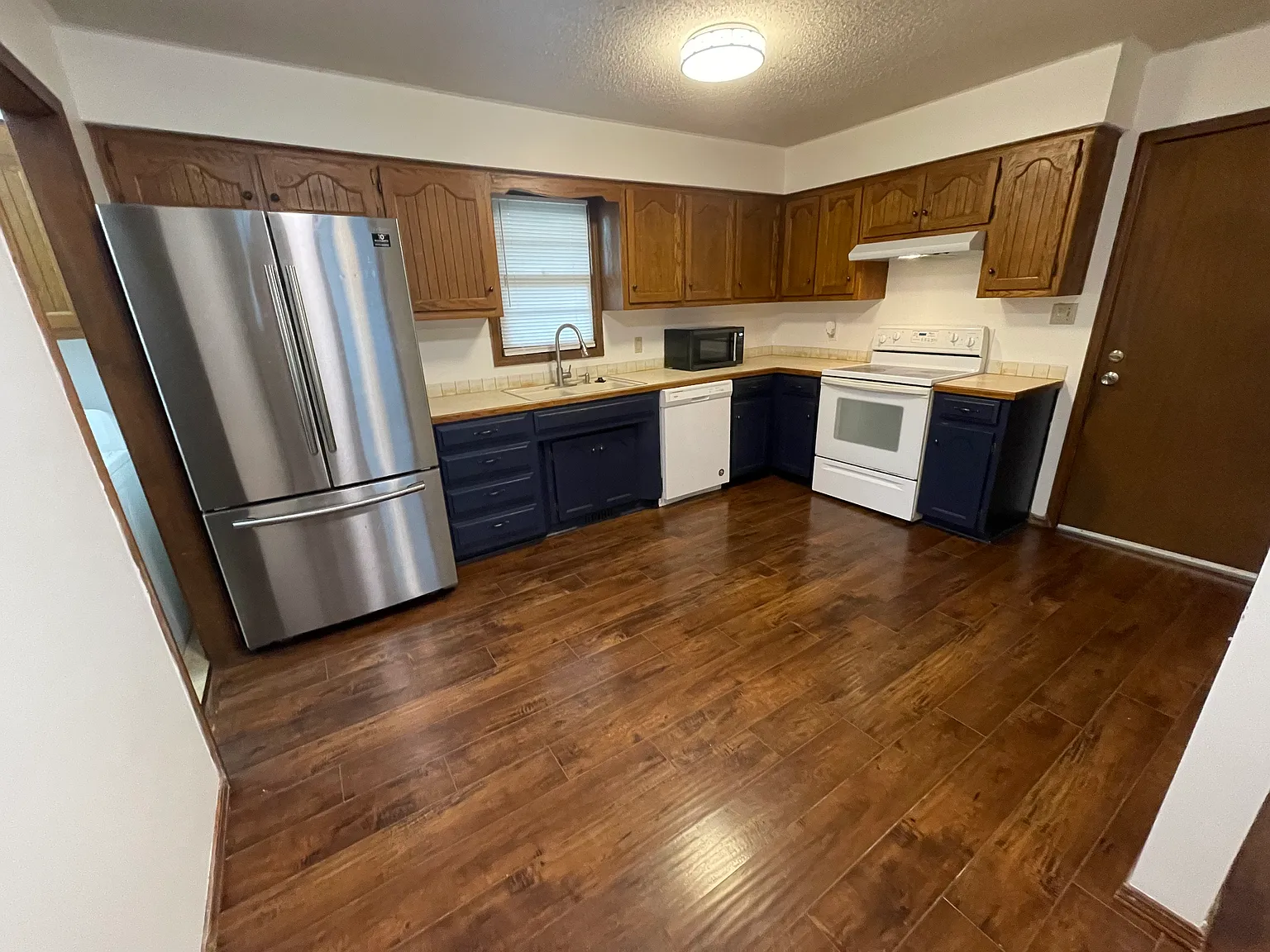 3 bed, 975 sqft, $995 — Photo 3