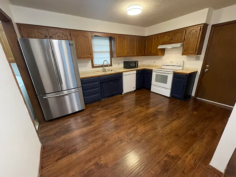 2901 W Walnut St — Photo 3