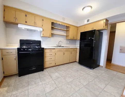 W158N8963 Charles Dr #UPPER — Photo 5