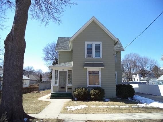 2nd image of 613 Yuba St