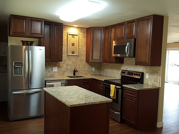 3rd image of 4448 Hillcrest Dr