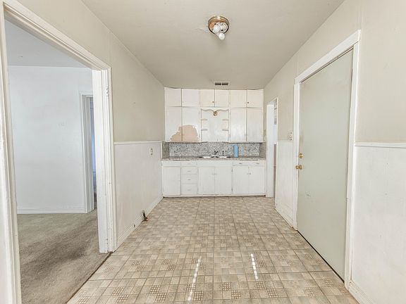 4th image of 110 Uvalde Ave