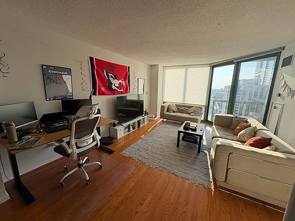 5th image of 111 W Maple St APT 1508
