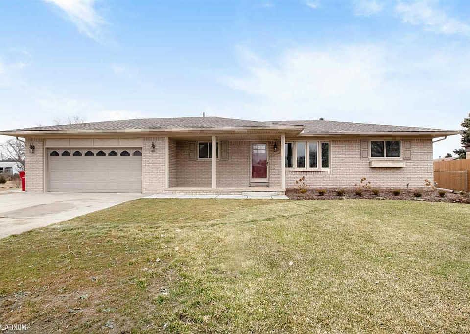 1st image of 40896 Oakwood Ct