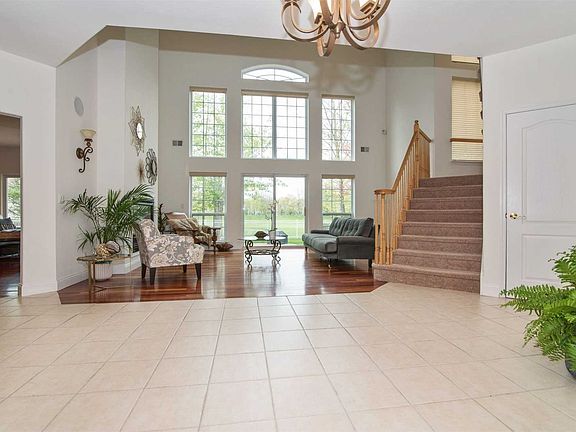 2nd image of 52 Hamlet Dr