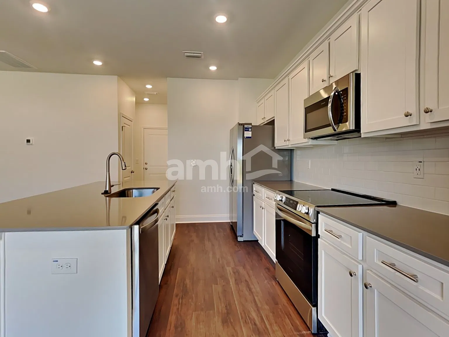 4 bed, 2.5 bath, 1977 sqft, $2,460 — Photo 3