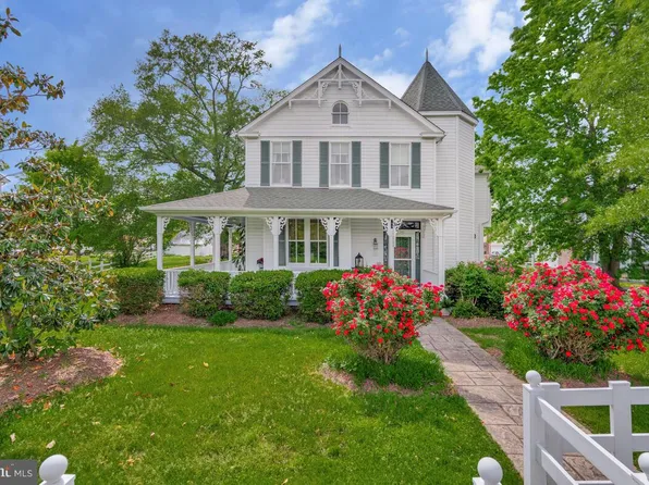 105 Oak Ave, La Plata, MD 20646