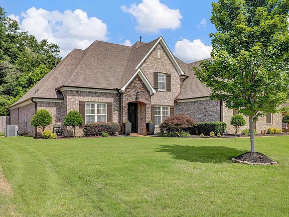 3rd image of 6031 Windsor Oak Dr
