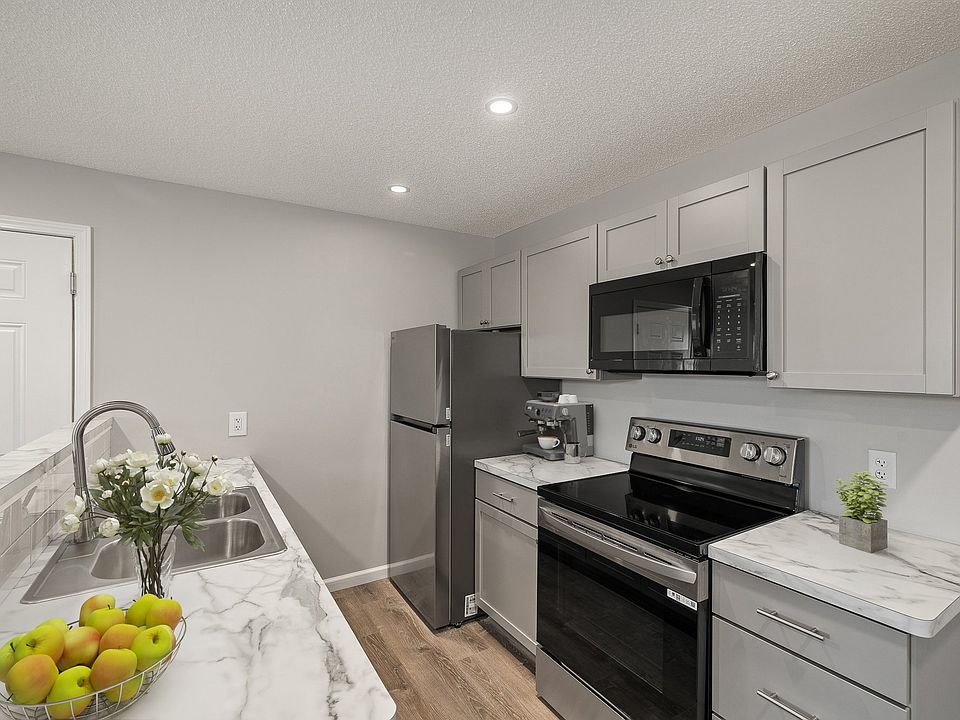 1st image of 573 Bailey Dr #5