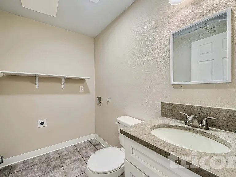 8617 NE 25th Cir — Photo 17