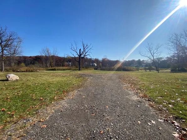 22883 Meridian Rd, Grosse Ile, MI 48138