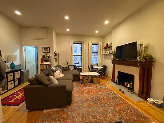 Rented by One New York Realty Inc | media 20