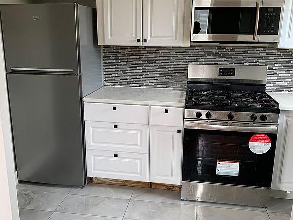 5th image of 112 Coral St APT 2