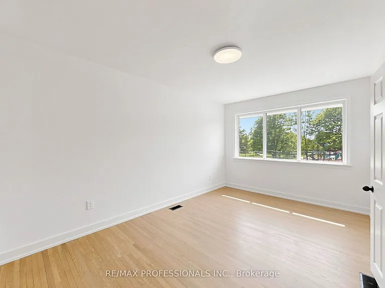 25 Carsbrooke Rd — Photo 13