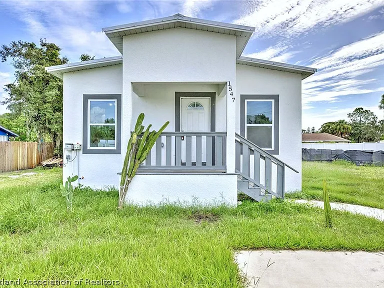 1547 Sycamore Ave — Photo 2