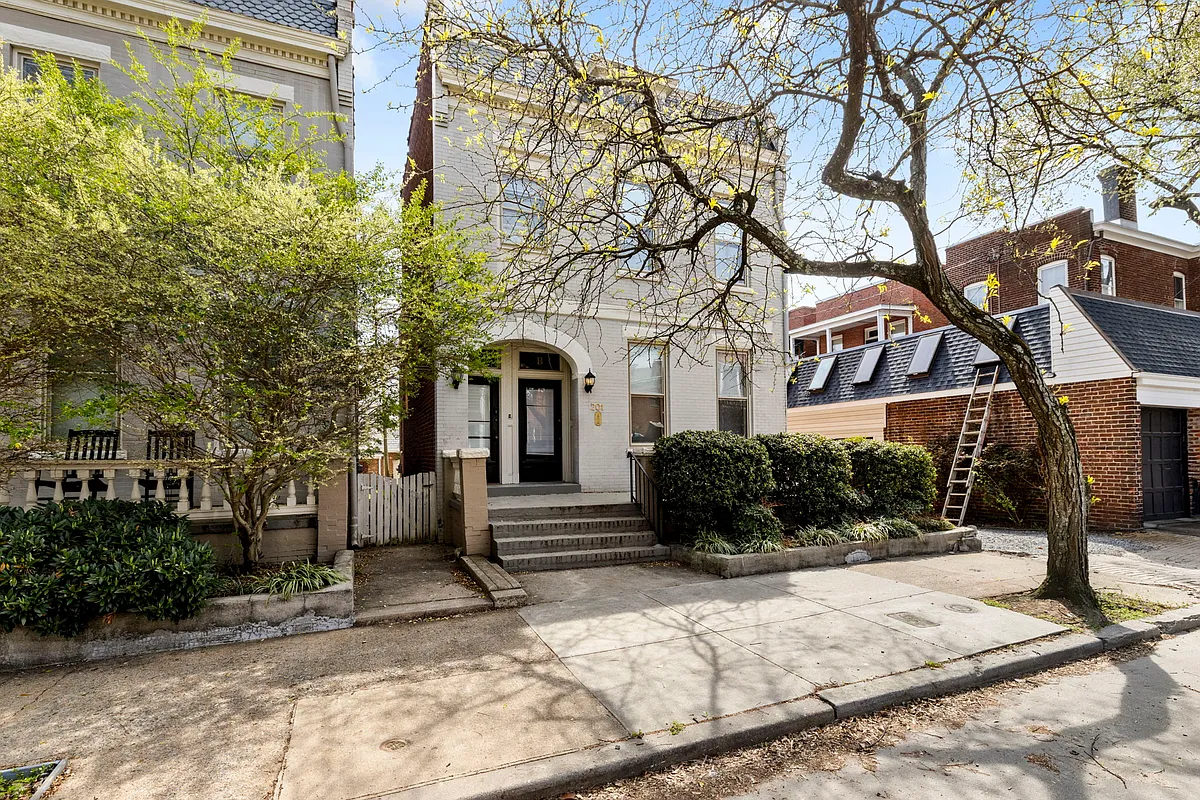 Building Photo - 201 N Davis Ave #B