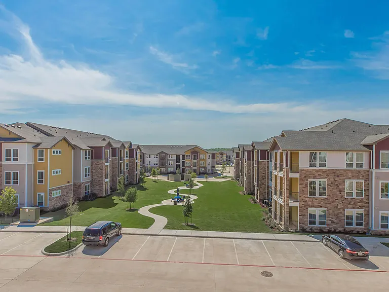 McKinney Falls Apartments — Photo 23