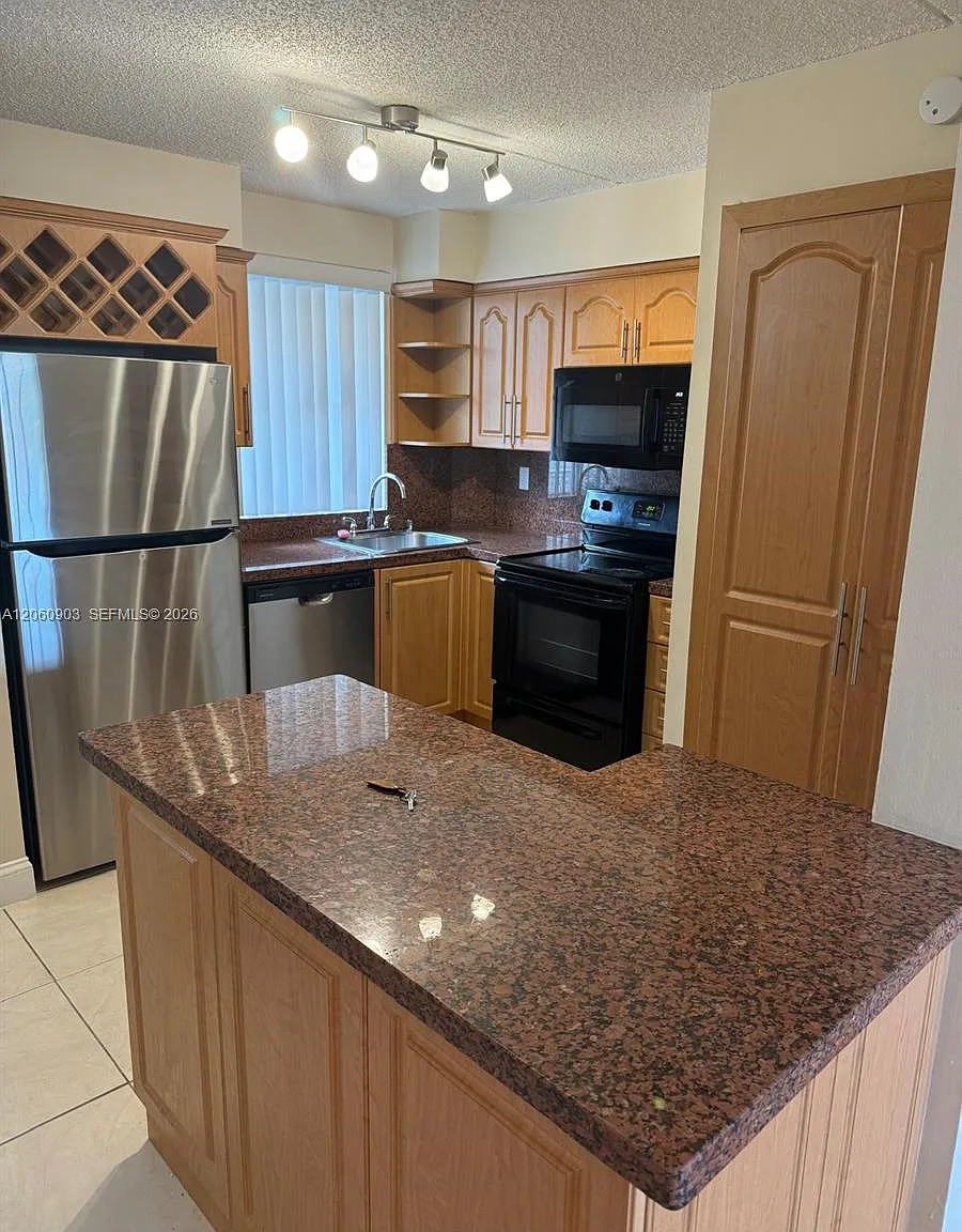 Mirassou Condo — Photo 1