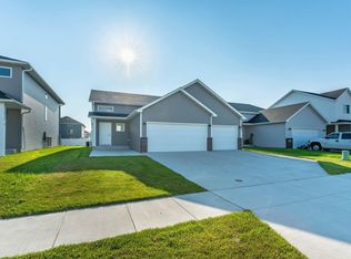6582 28th St S, Fargo, ND 58104