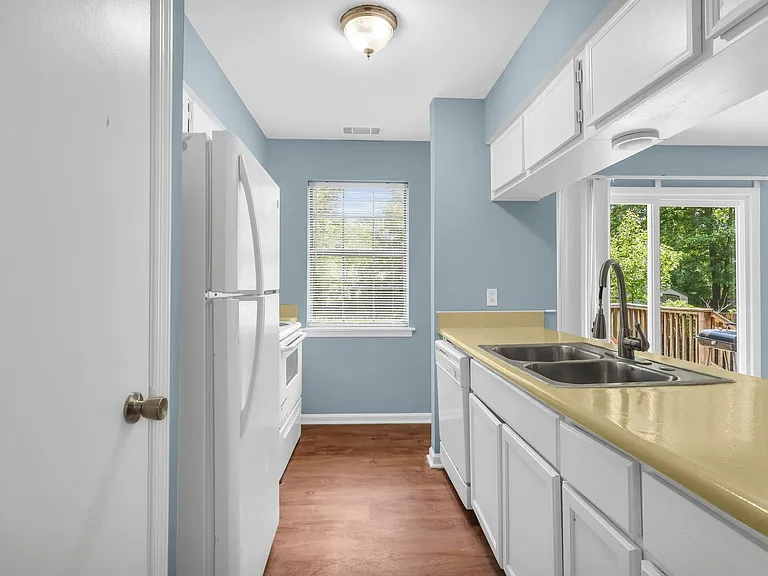 120 Stockbridge Dr — Photo 11