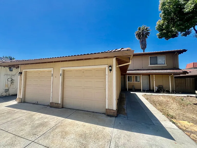 975 Owsley Ave — Photo 1