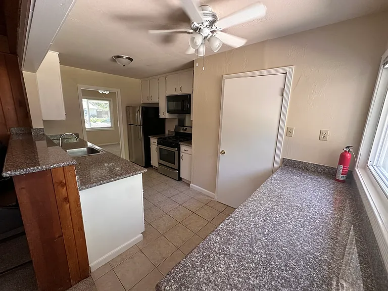 1943 Carolyn Dr — Photo 12